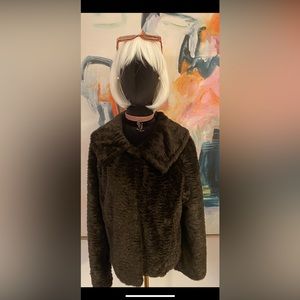Faux Fur Brown Jacket.Bell sleeves.